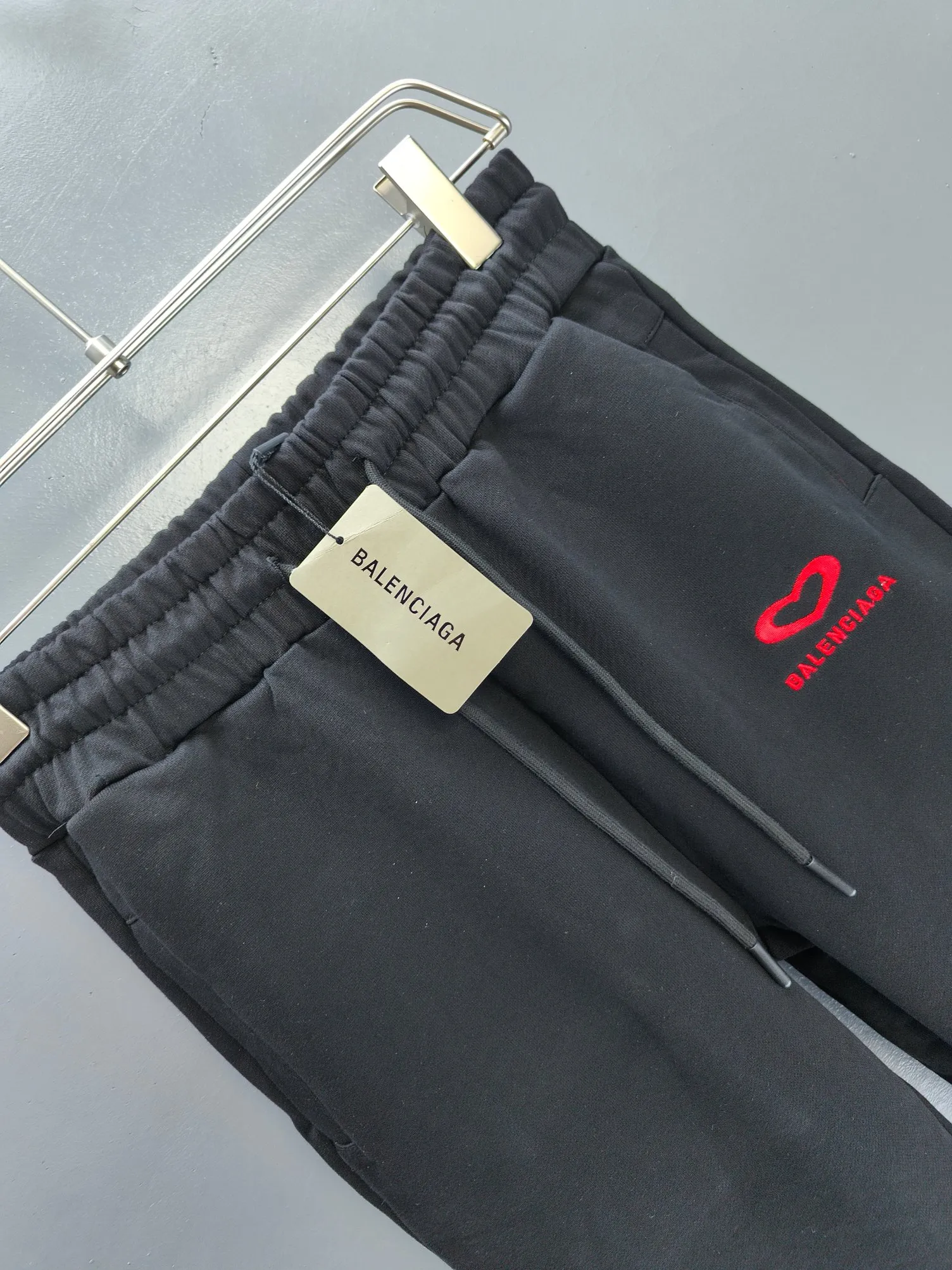 P125✨🔥 [Balenciaga] 2026 Autumn and Winter New Arrival Embroidered Trousers and Trousers Premium Pure Cotton Double-ply 400g Heavy Terry Cloth Fabric Color: Black Size: S M L XL 2XL
